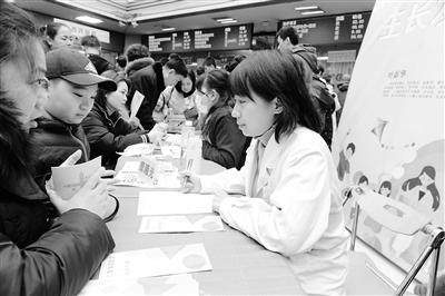 蘭州大學(xué)第一醫(yī)院舉行“新年！新高度！”兒童保健義診活動(dòng)