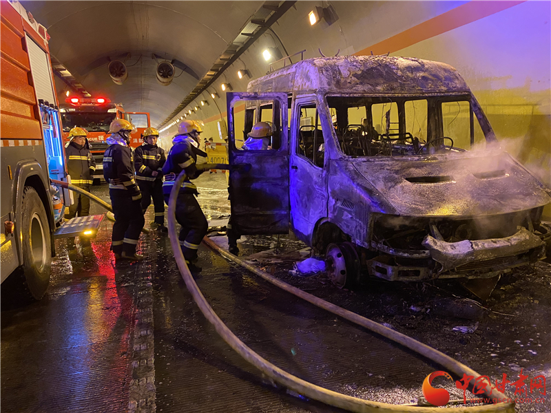 【微視頻】爭(zhēng)分奪秒！蘭州龔家灣消防救援站隧道內(nèi)搶救防疫物資