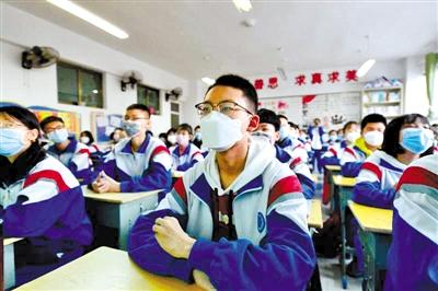 甘肅省初三和高一、高二年級學(xué)生昨日開學(xué) 青春校園又聞瑯瑯讀書聲