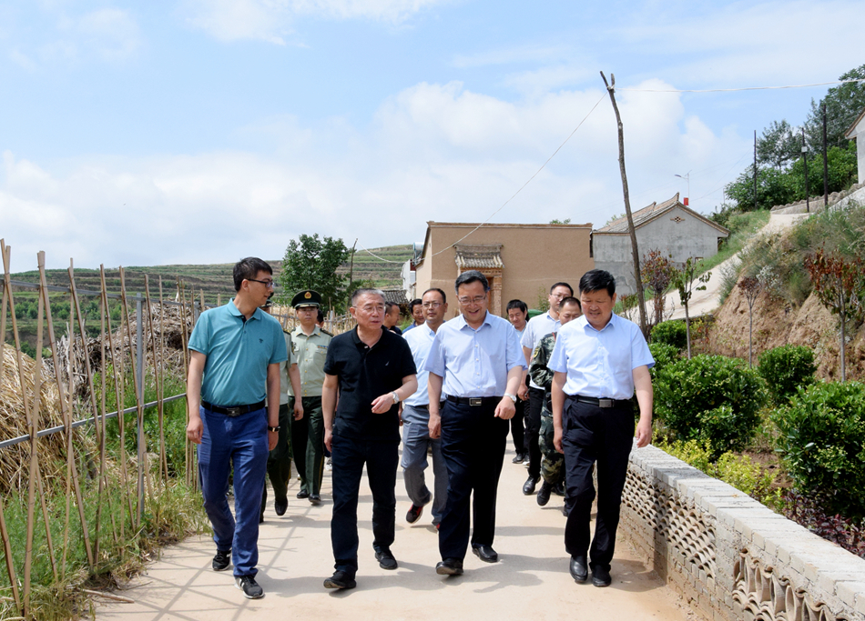 王銳深入麥積區(qū)、甘谷縣掛牌督戰(zhàn)村調(diào)研指導(dǎo)脫貧攻堅(jiān)工作