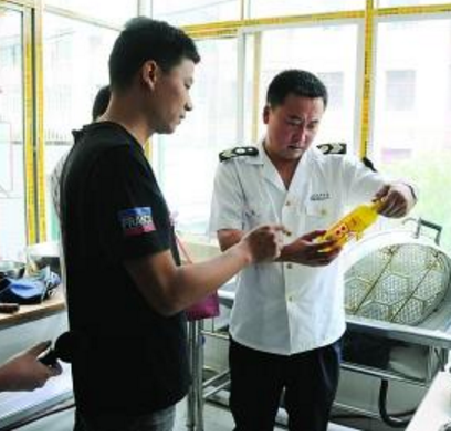 蘭州市場監(jiān)管局綜合行政執(zhí)法隊開展學(xué)校、托幼機構(gòu)食品安全專項檢查