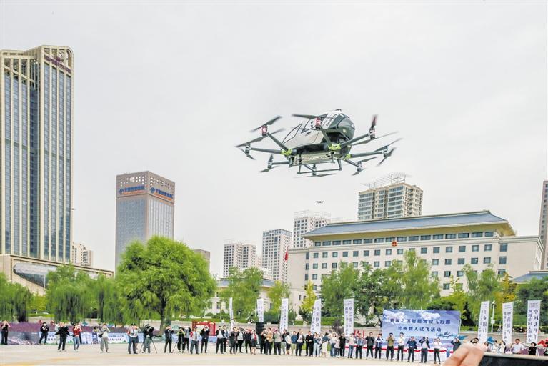 超酷、超刺激！智能駕駛飛行器在蘭載人試飛