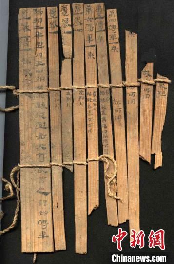 圖為藏于敦煌博物館內(nèi)的漢代簡牘。敦煌市委宣傳部供圖