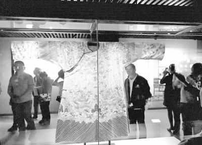 甘肅文化丨嘉慶所賜，被當戲服 永登博物館九龍黃袍的前世今生