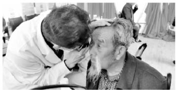 致敬時代楷?！瓣P(guān)愛八步沙林場大漠治沙人眼健康公益行動”啟動