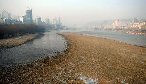 市民：黃河水位大降會(huì)不會(huì)影響供水？ 水務(wù)部門：枯水期流量偏小屬于正?，F(xiàn)象