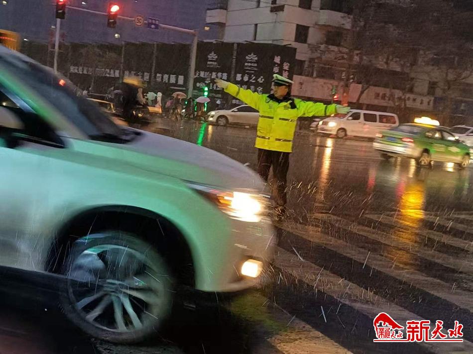 風(fēng)雪襲來，天水最美“警色”在路上！