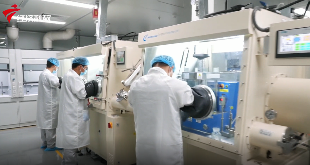 恒大電池研發(fā)猛將如云 40個實(shí)驗(yàn)室展示科研成果