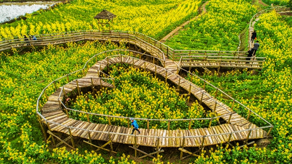 “心”型廊橋。廖濤 攝