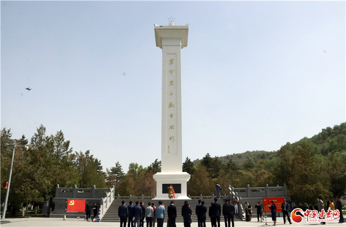 全國人社服務(wù)標兵赴南梁開展主題黨日活動