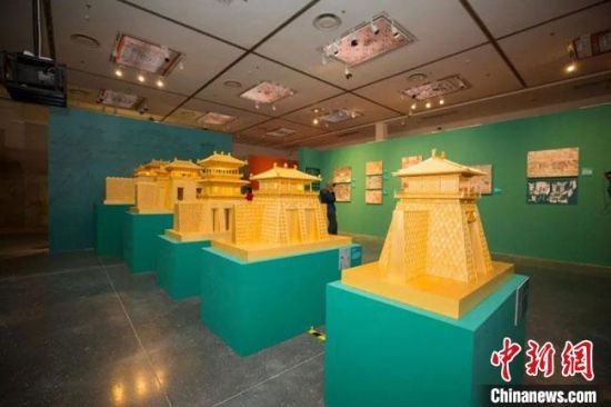 圖為呈現(xiàn)敦煌壁畫中的建筑和園林之美的復(fù)原模型。(資料圖) 敦煌研究院供圖