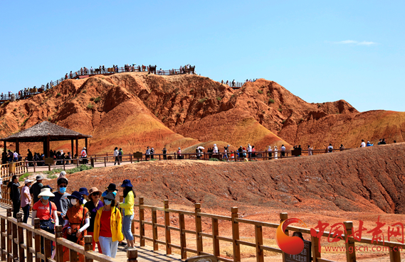 端午假期張掖共接待游客87.05萬(wàn)人次，實(shí)現(xiàn)旅游收入4.64億元