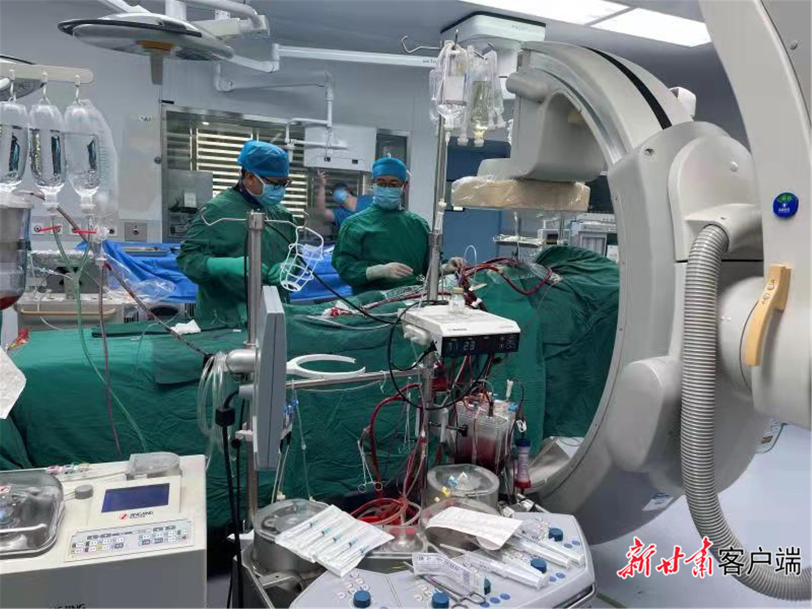 填補(bǔ)省內(nèi)空白，蘭大一院連續(xù)完成“一站式”雜交手術(shù)