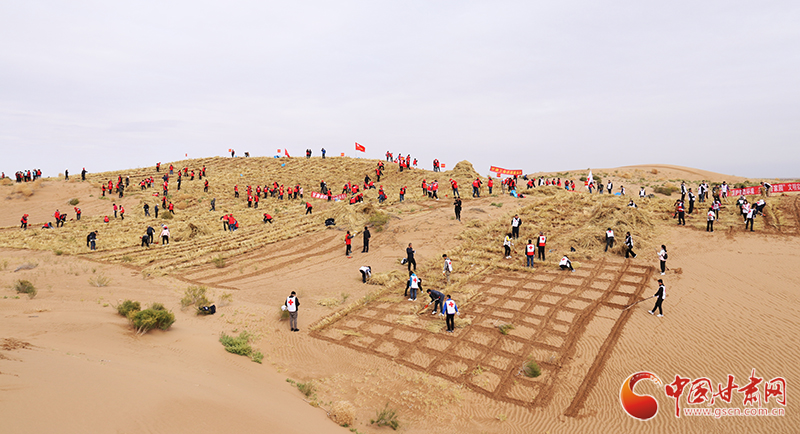 甘肅省委宣傳部、省文明辦、省志愿服務(wù)聯(lián)合會(huì)在古浪縣舉行壓沙主題文明實(shí)踐志愿服務(wù)活動(dòng)