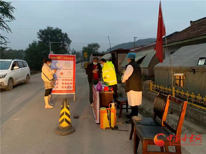 【甘快看·疫情防控甘肅在行動】平涼華亭：疫情防控不松動 平凡英雄在行動