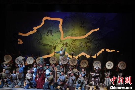 作為隴劇“梅花”，雷通霞在《大禹治水》中甘當(dāng)“綠葉”，該劇推出后，反響十分熱烈。(資料圖) 楊艷敏 攝