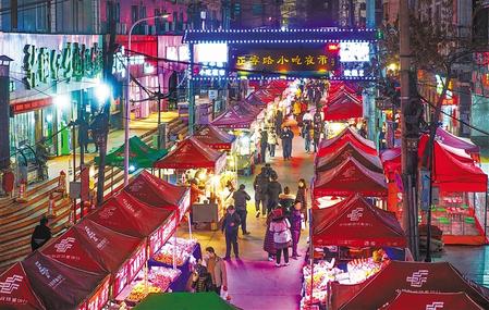 蘭州市城關(guān)區(qū)正寧路小吃夜市、南關(guān)民族風(fēng)味一條街恢復(fù)營(yíng)業(yè)