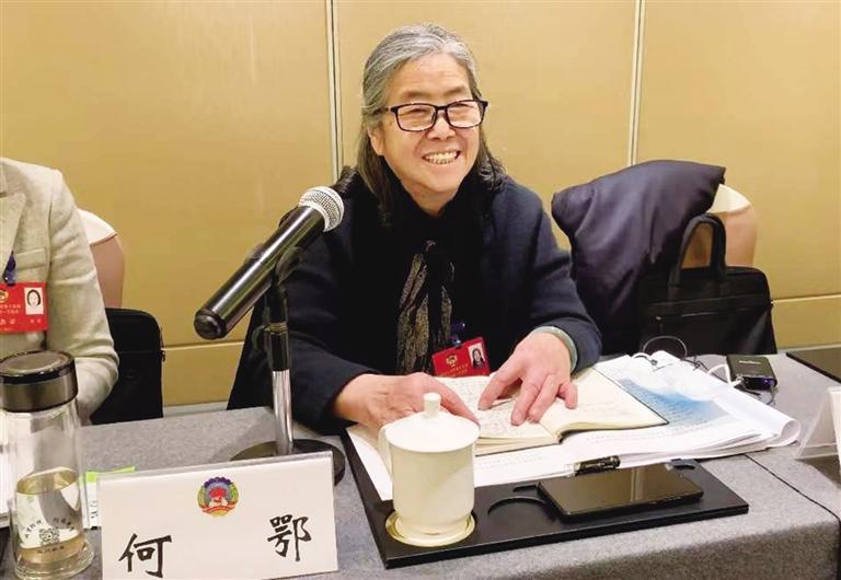 【委員風(fēng)采】“明星委員”何鄂的三個(gè)“幸?！?>
        </a><em>【委員風(fēng)采】“明星委員”何鄂的三個(gè)“幸?！?/em></li>
    <li><a  target=