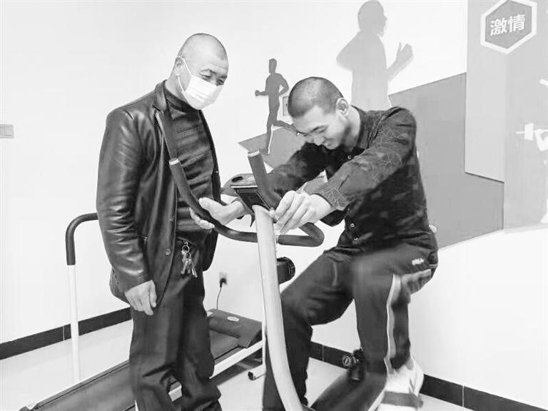 父愛(ài)如山！張掖高臺(tái)殘疾父親悉心照顧殘疾兒子20余年