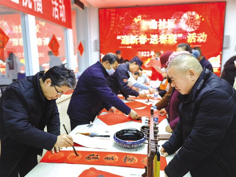 蘭州新區(qū)開展“墨香四溢送春聯(lián)·情暖文曲送祝?！被顒?>
        </a><em>蘭州新區(qū)開展“墨香四溢送春聯(lián)·情暖文曲送祝?！被顒?/em></li>
    <li><a  target=