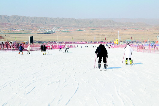 春節(jié)期間 白銀市掀起冰雪運(yùn)動熱潮