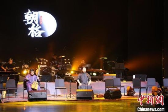 圖為甘肅本土原生態(tài)樂(lè)隊(duì)“朝格組合”在蘭州演出。(資料圖) 受訪人供圖