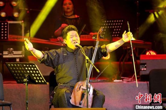 圖為樂隊主創(chuàng)巴依勒格。(資料圖) 受訪者供圖