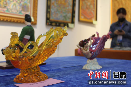 圖為敦煌飛天造型的作品。徐雪 攝