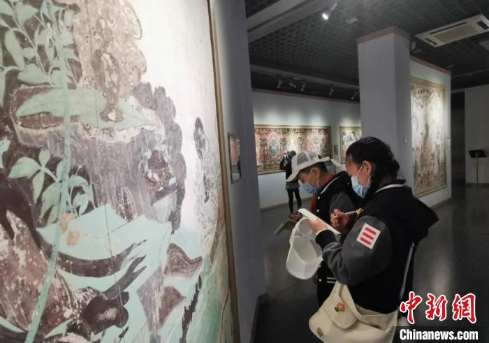 圖為學生參觀敦煌藝術館。(資料圖) 蘭州大學附屬學校供圖