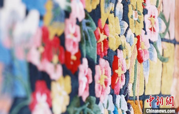 圖為手工地毯成品。　豆苗 攝