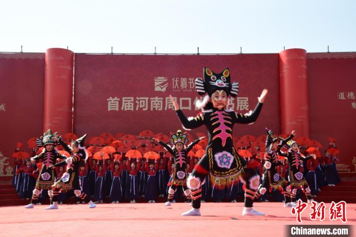 圖為首屆周口伏羲書展開幕式表演?！×赫赵?攝