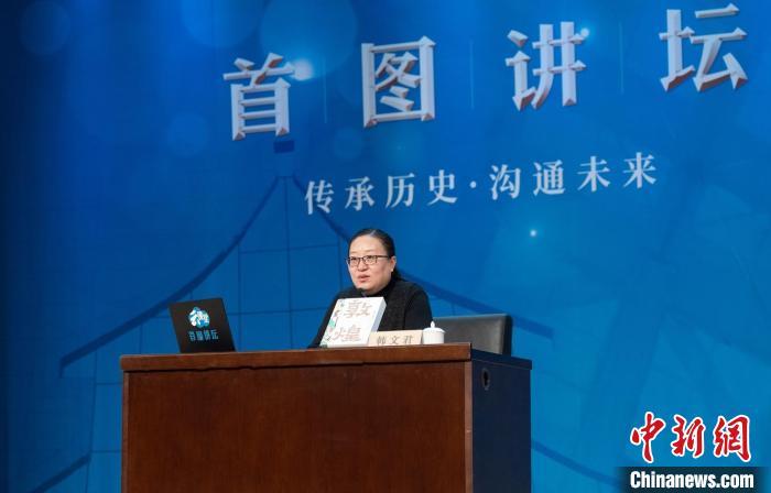 敦煌研究院文化弘揚部講解科科長韓文君?！『衔乃嚦霭嫔绻﹫D