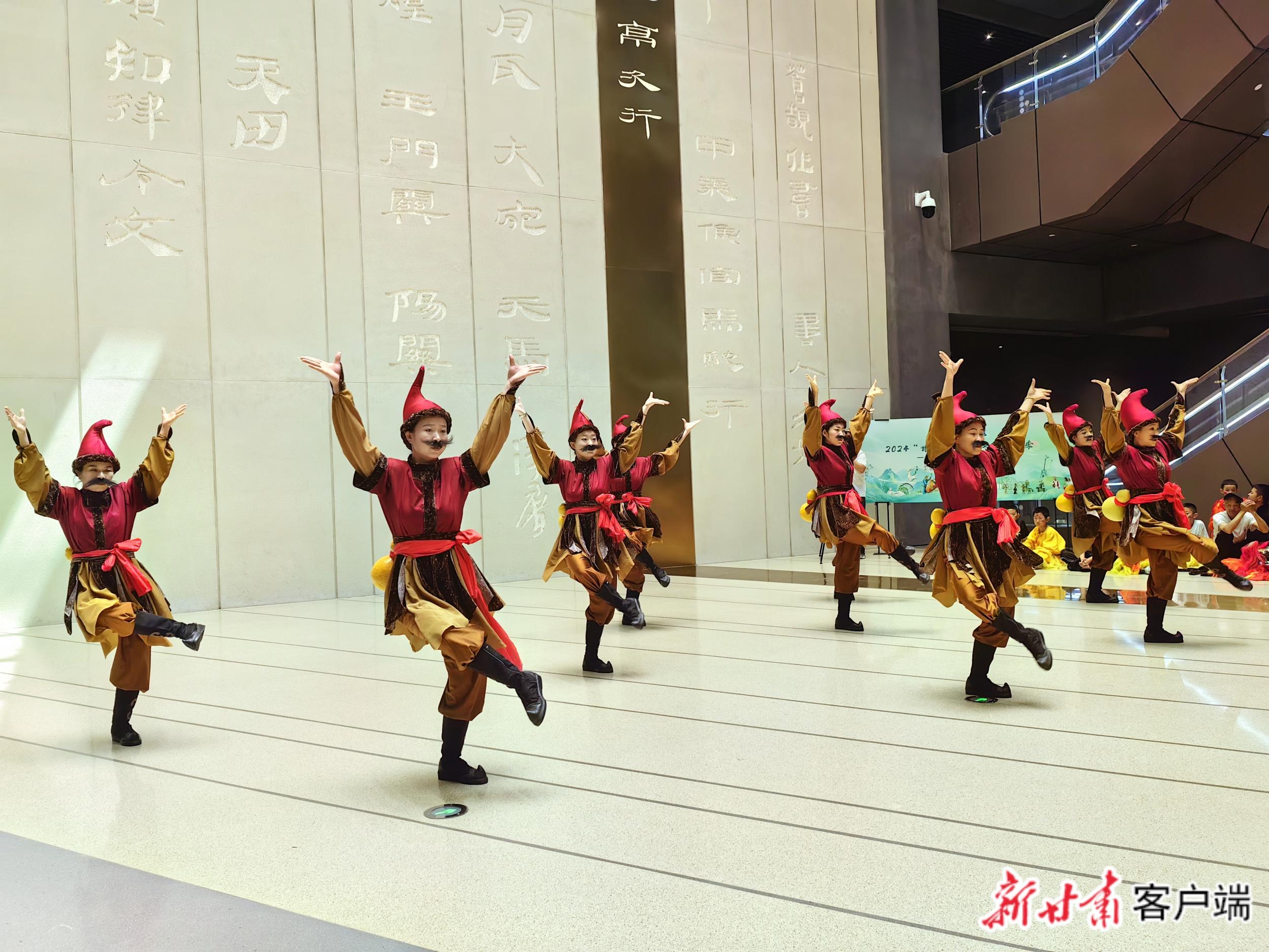 《胡騰舞》　本文圖片均由新甘肅·甘肅日?qǐng)?bào)記者　何佳?！z