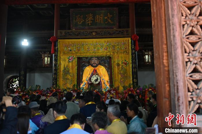 6月21日，2024(甲辰)年公祭中華人文始祖伏羲大典在甘肅天水舉行，來自海峽兩岸及港澳地區(qū)約500人現(xiàn)場共祭中華人文始祖伏羲。中新社記者 李亞龍 攝