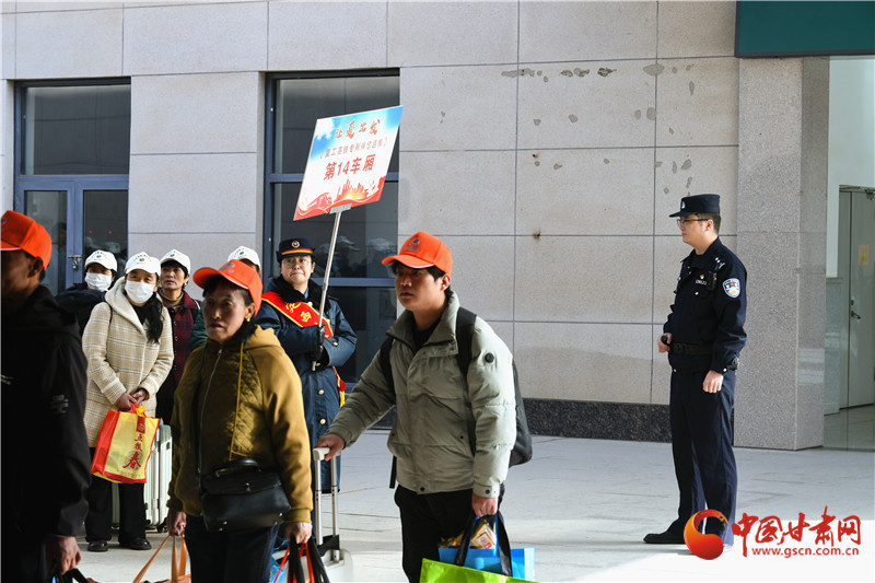 春動隴原|甘肅首趟務(wù)工專列開行 鐵警傾力守護(hù)返崗平安
