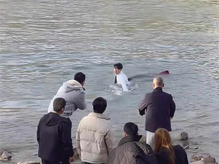 勇救落水群眾蘭大博士生談磊受表彰